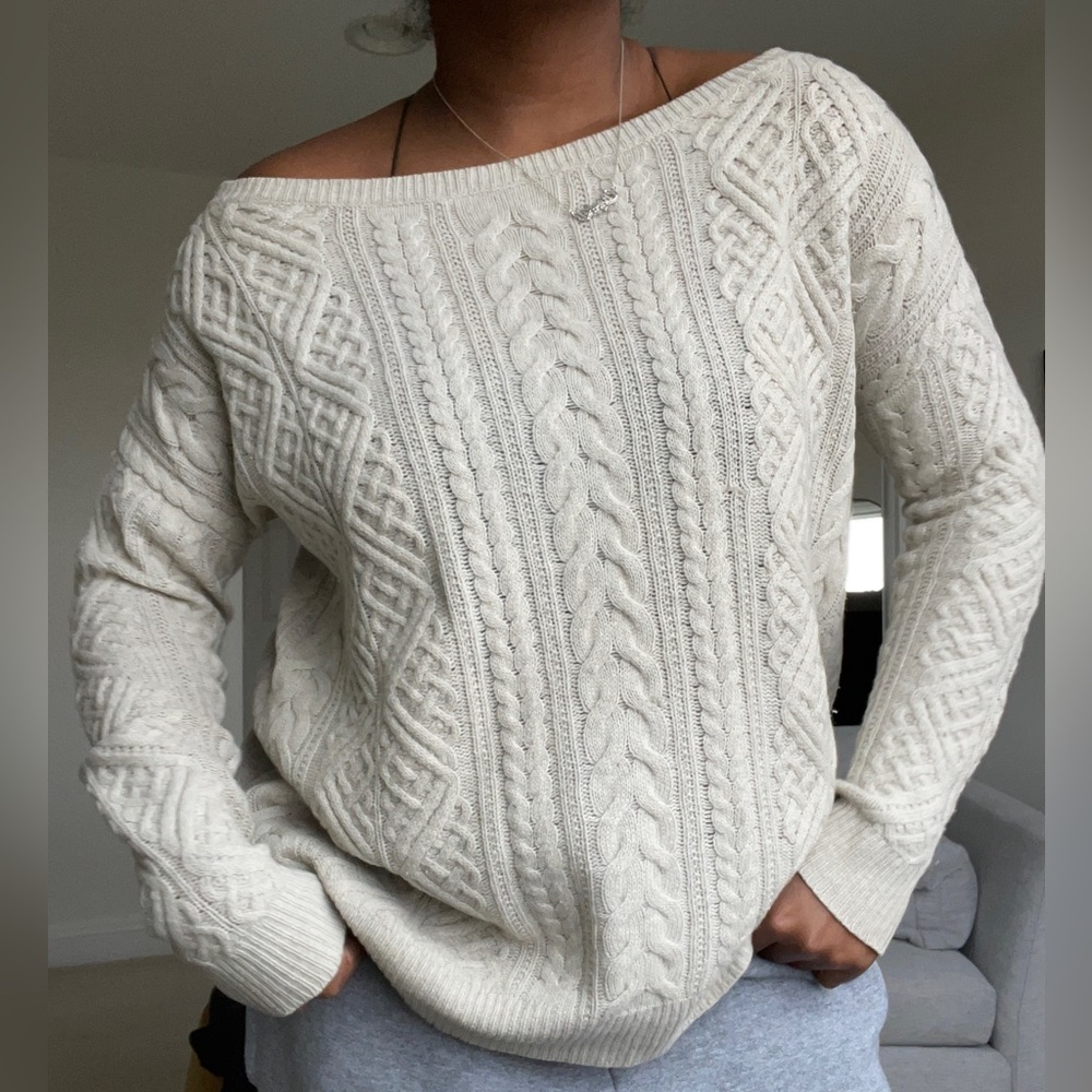 Off shoulder baggy sweater